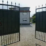 Hs *