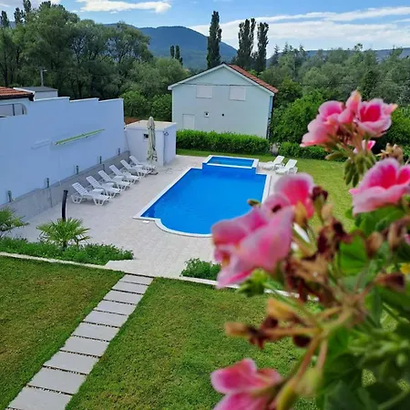 Hs * Mostar
